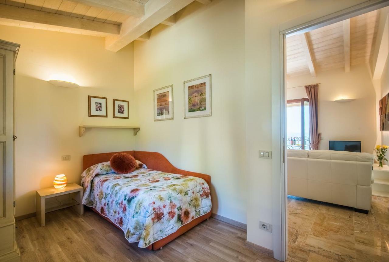 Casa Vacanze Squarcialupi カステッリーナ・イン・キアンティ シエナ エクステリア 写真